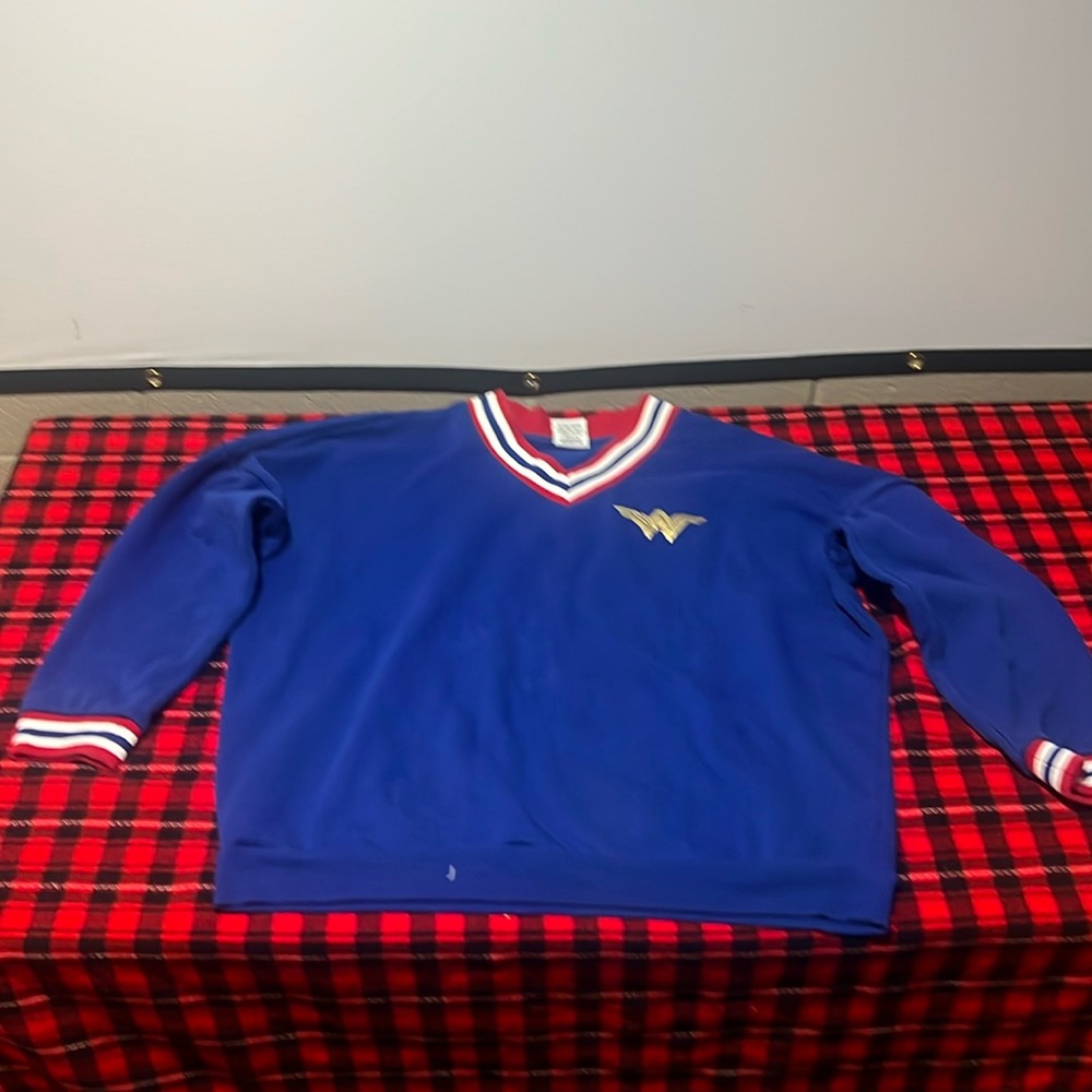 Gently used Wonder Woman sweat shirt
